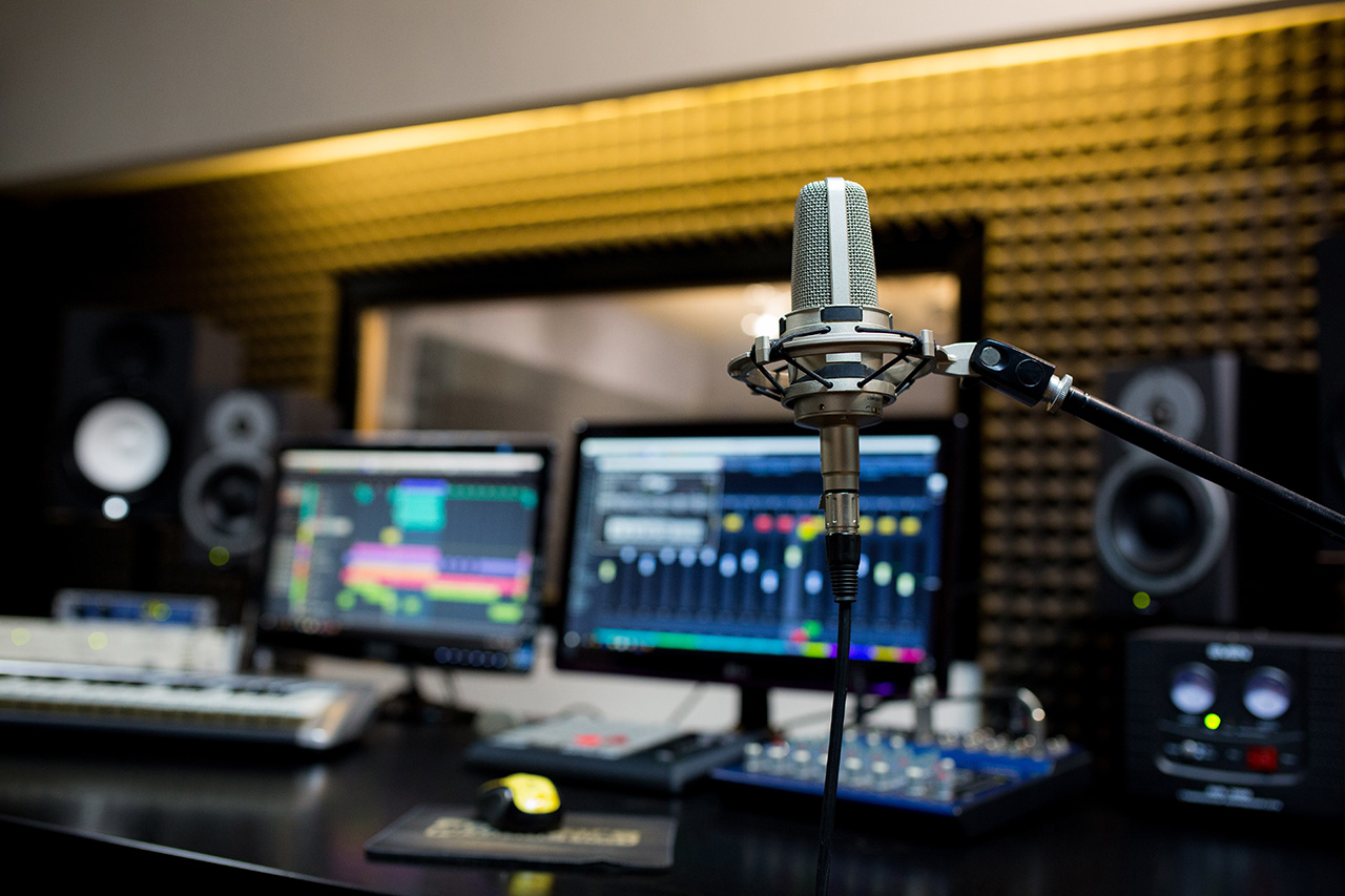 voice-over-audio-produkcija-spikeri-glasovi-za-radio-i-tv-izrada-reklame-i-video